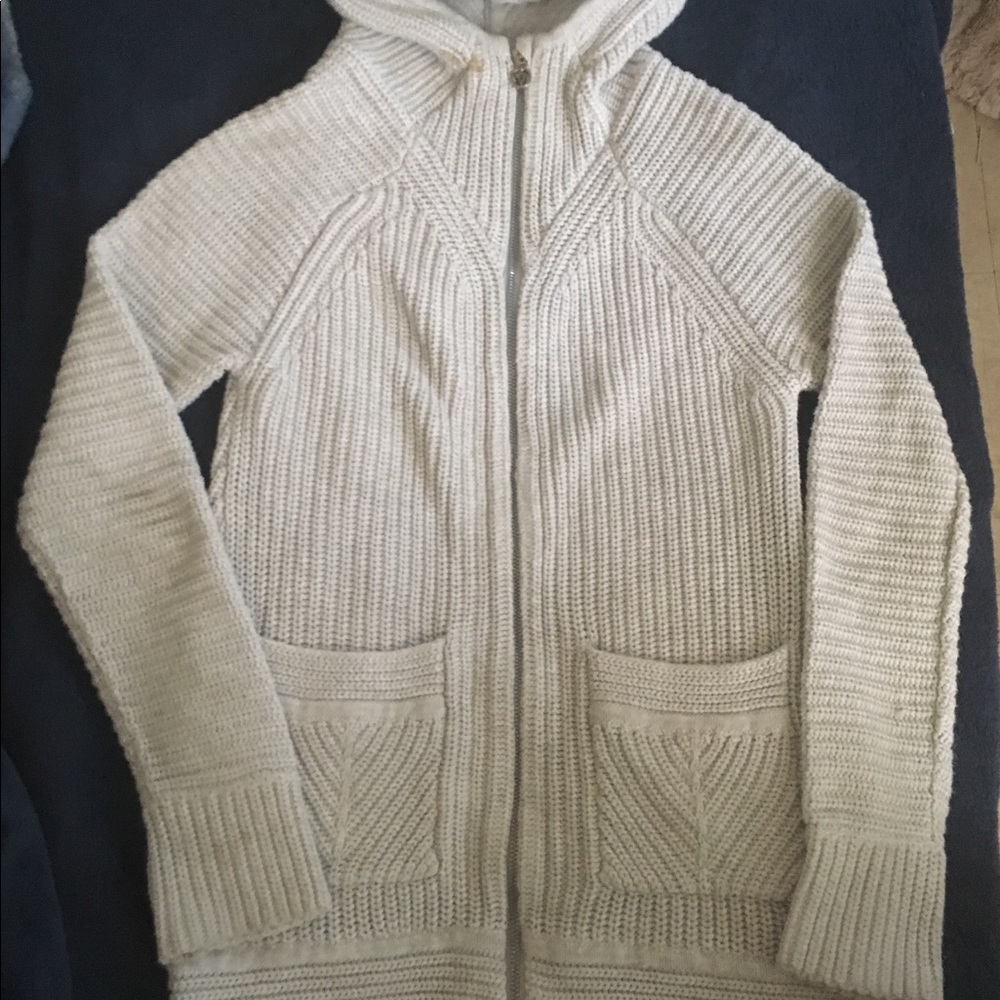 Lululemon cream hooded zip up sweater 10 fits 6